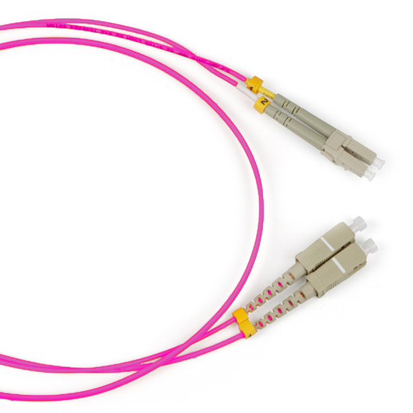 Коммутационный шнур оптический Hyperline, Duplex LC/SC, OM4 50/125, LSZH, 2м, d 2мм, бежевый хвостовик, цвет: фиолетовый