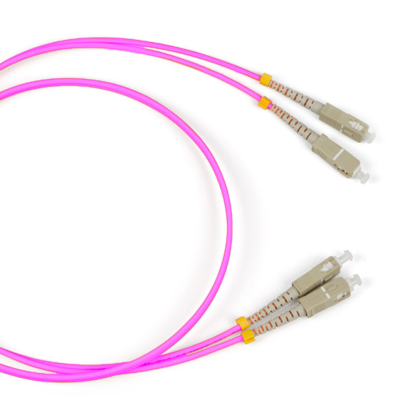 Коммутационный шнур оптический Hyperline, Duplex SC/SC, OM4 50/125, LSZH, 2м, d 2мм, бежевый хвостовик, цвет: фиолетовый