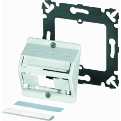 Лицевая панель розеточная AMP, 3х универсальный, 50х50, 50x50, скошенная, шторки, цвет: белый